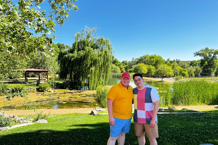 Guests enjoying the beautiful property of DA Ranch Vineyard.